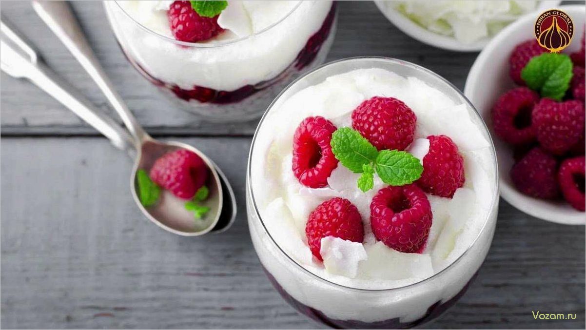 Вкусный и ароматный десерт — малина со сливками